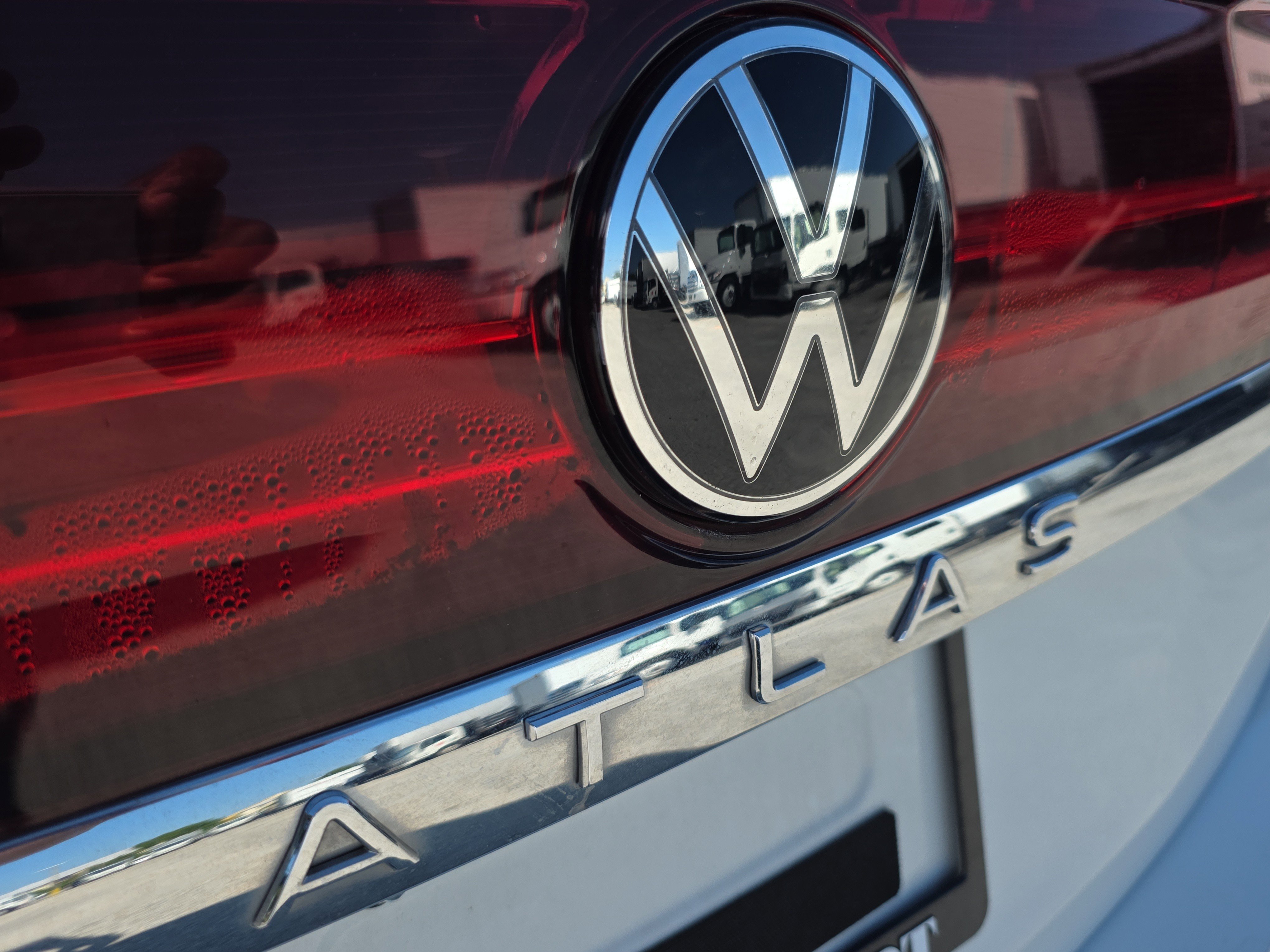 Used 2024 Volkswagen Atlas SE AWD/4WD image 9