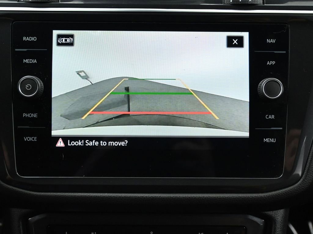 Used 2022 Volkswagen Tiguan SEL R-Line image 28