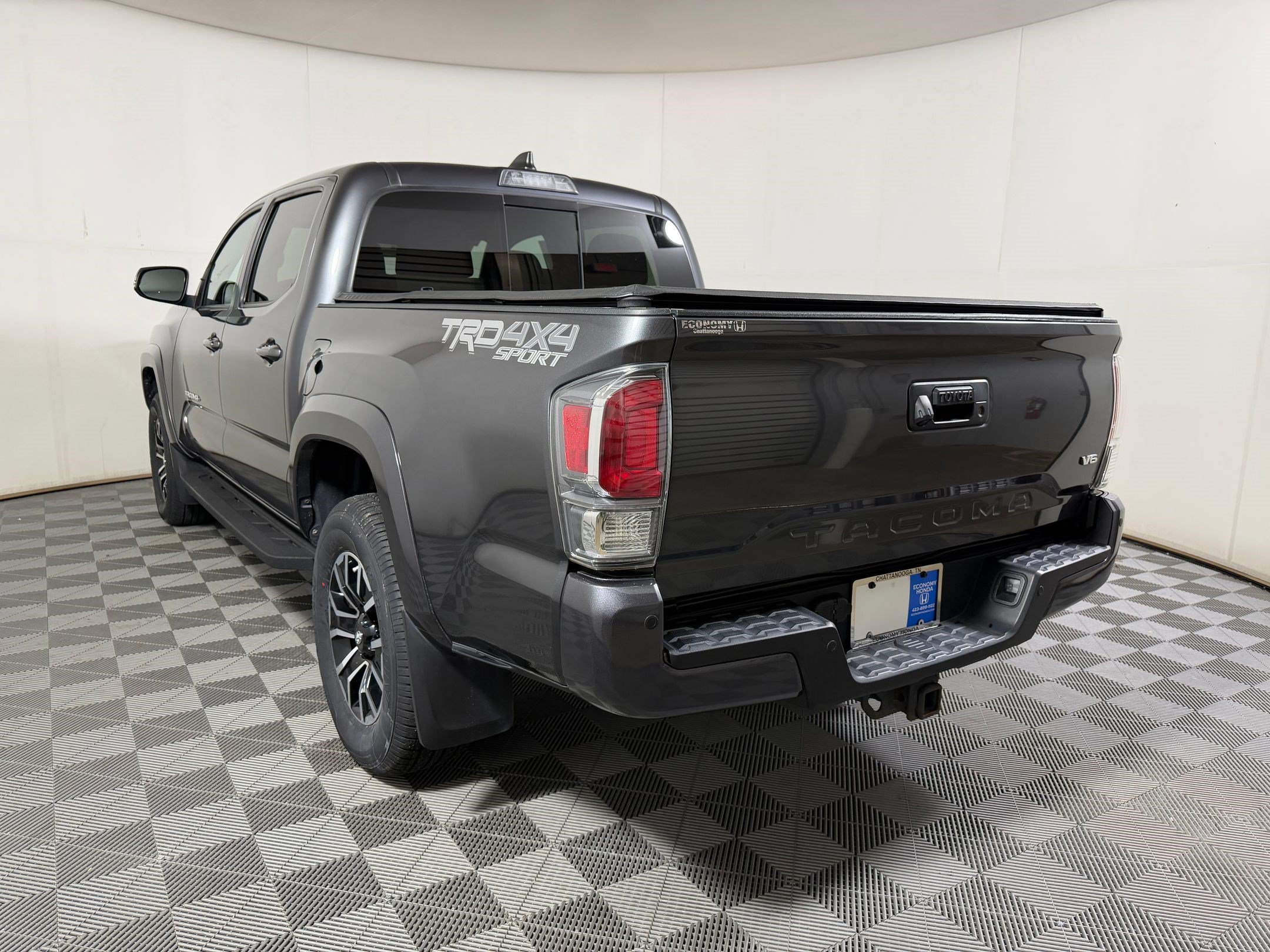 Used 2022 Toyota Tacoma TRD Sport w/ Technology Package AWD/4WD image 2