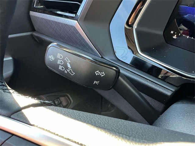 Used 2023 Volkswagen Jetta SE w/ Panoramic Sunroof Package image 29