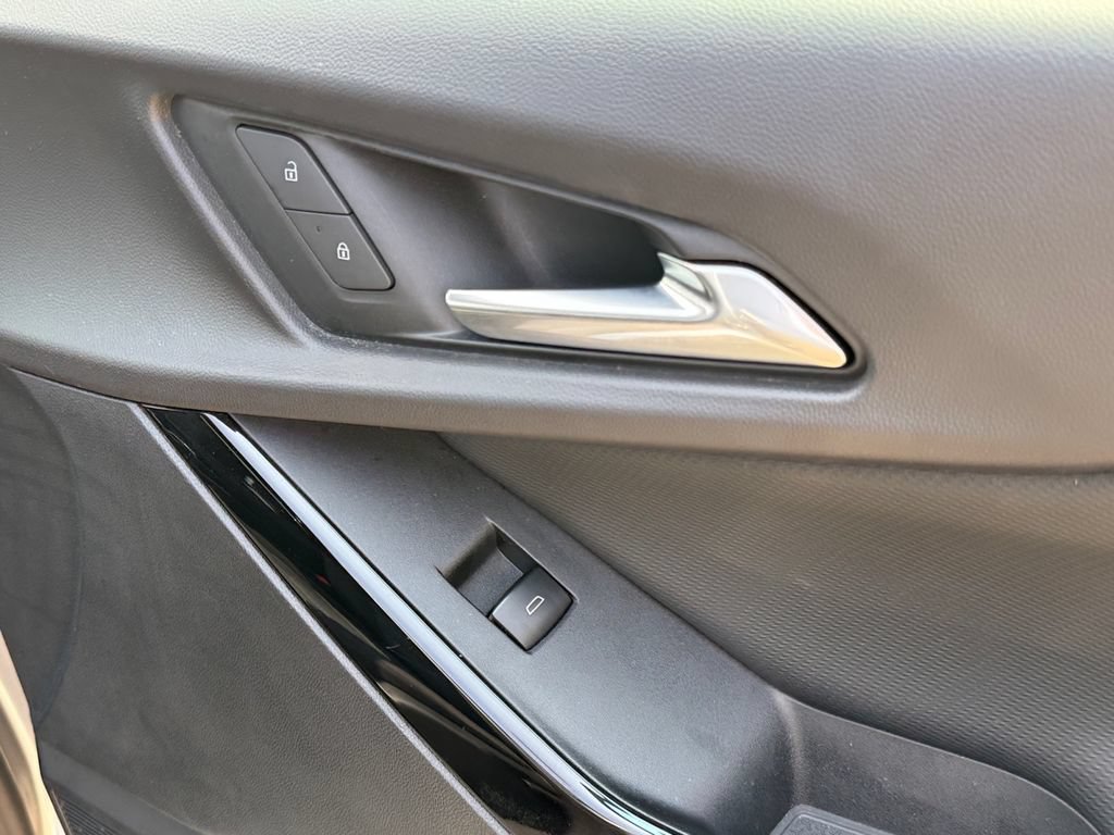 Used 2025 Chevrolet Equinox LT FWD image 42