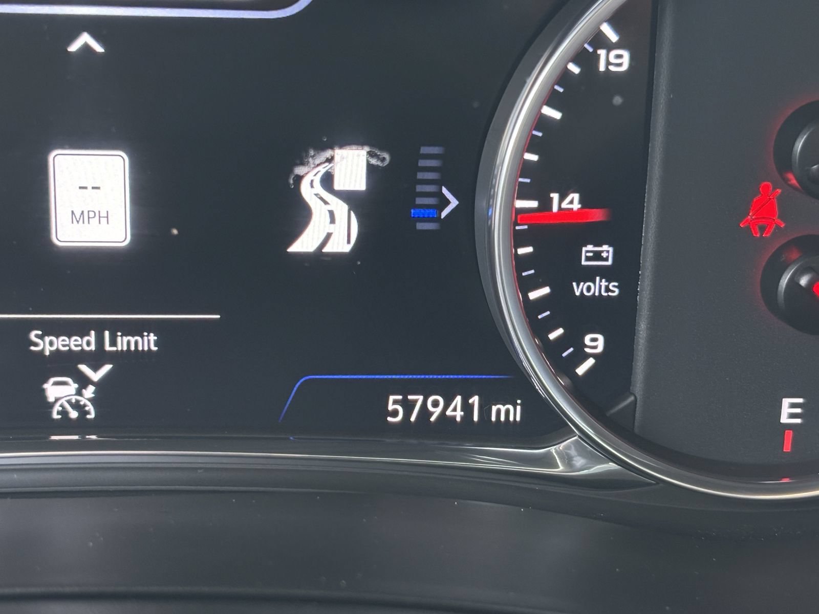 Used 2022 Chevrolet Traverse Premier w/ Redline Edition FWD image 29