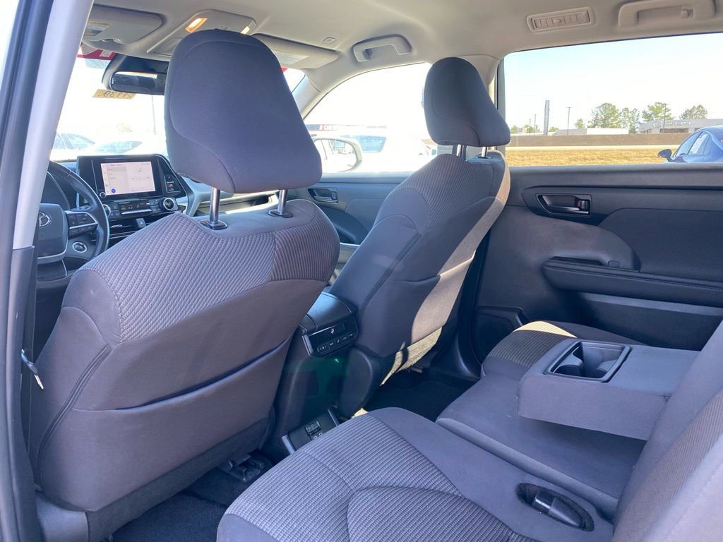 Used 2024 Toyota Highlander LE image 25