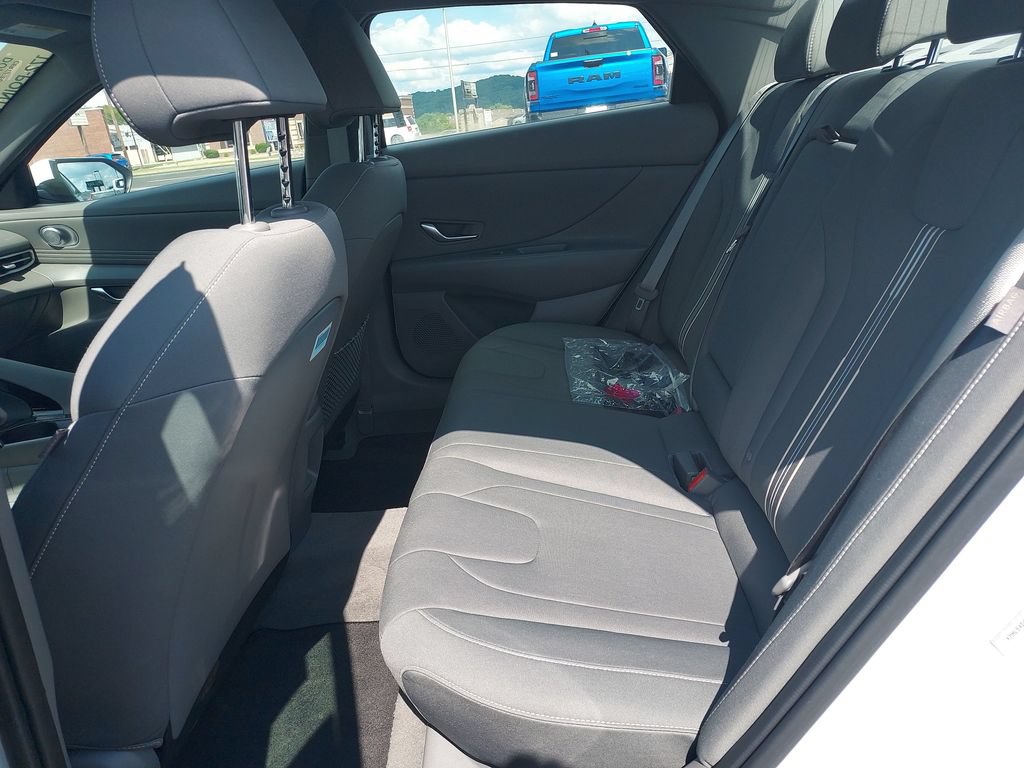 Used 2025 Hyundai Elantra SEL FWD image 14