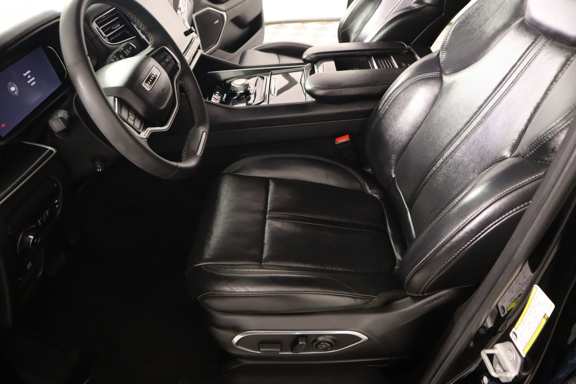 Used 2022 Jeep Wagoneer Series I RWD image 12
