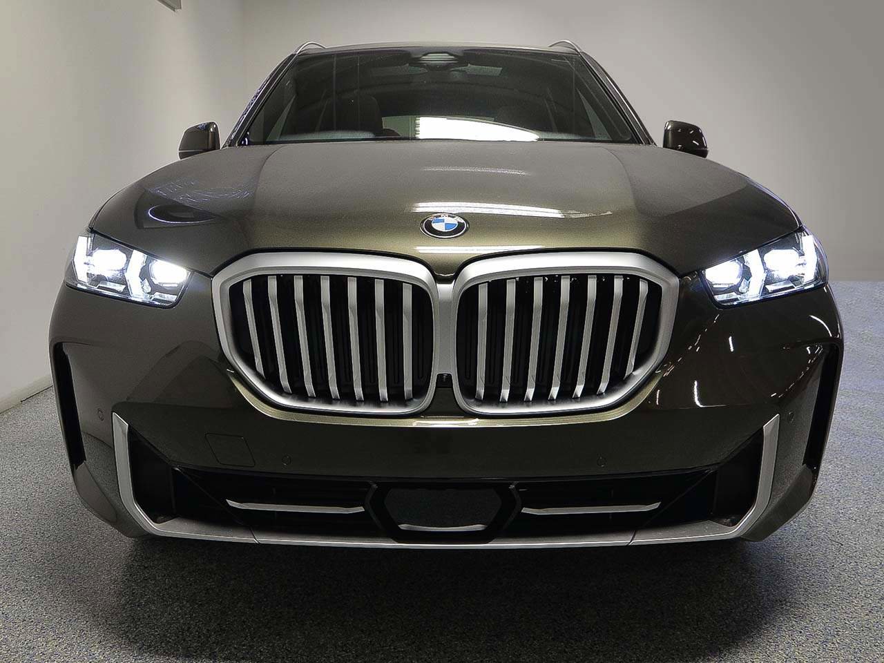 Used 2026 BMW X5 sDrive40i image 2