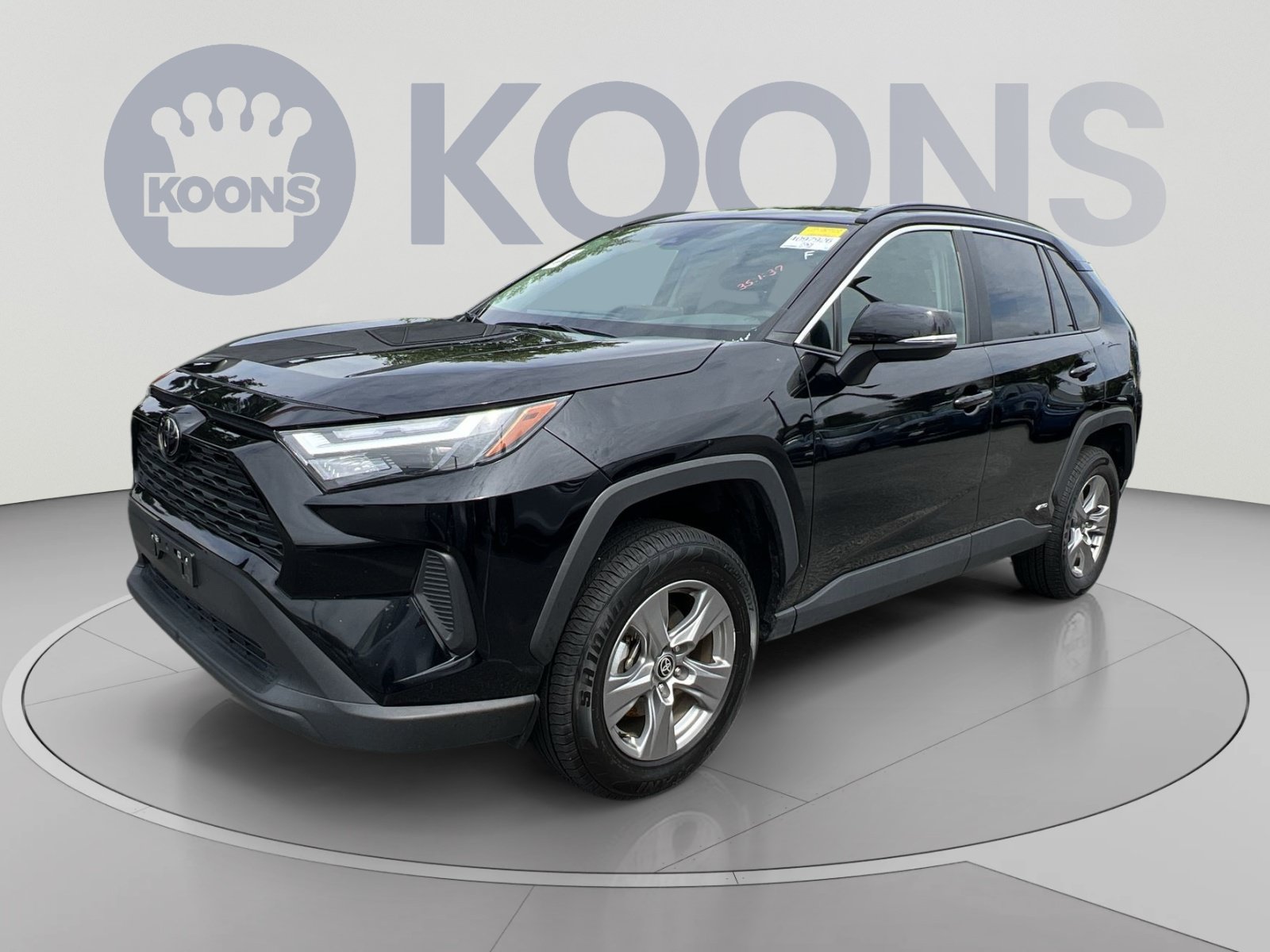 Used 2025 Toyota RAV4 XLE AWD/4WD image 1