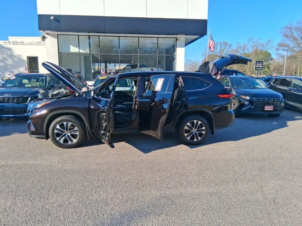 Used 2021 Toyota Highlander XLE image 29