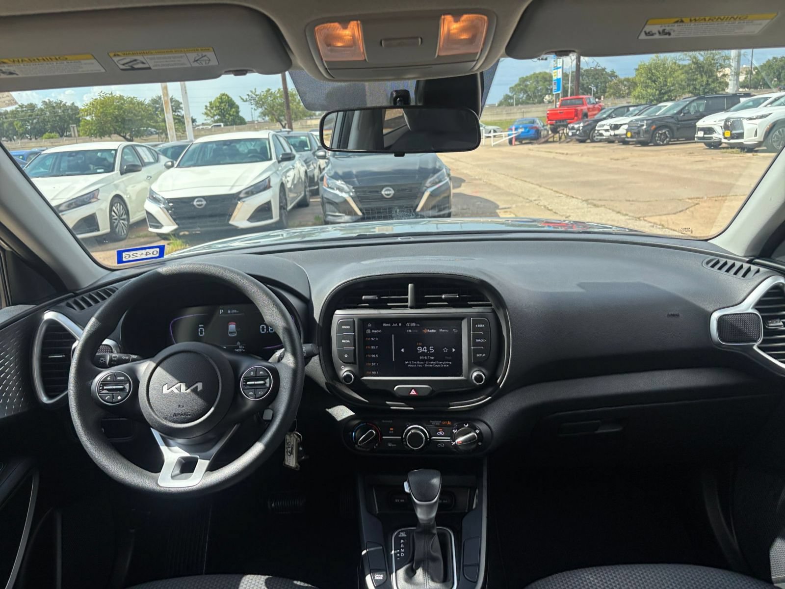 Used 2025 Kia Soul LX w/ LX Technology Package FWD image 31