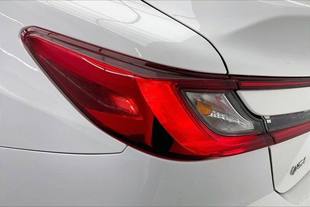 Used 2025 Toyota Camry LE image 30