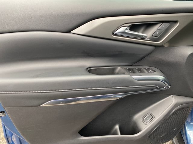 Used 2025 Chevrolet Traverse LT w/ Driver Confidence Package AWD/4WD image 17
