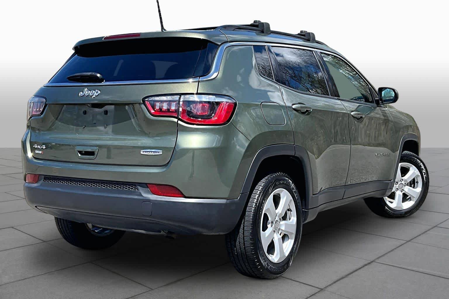 Used 2018 Jeep Compass Latitude AWD/4WD image 13