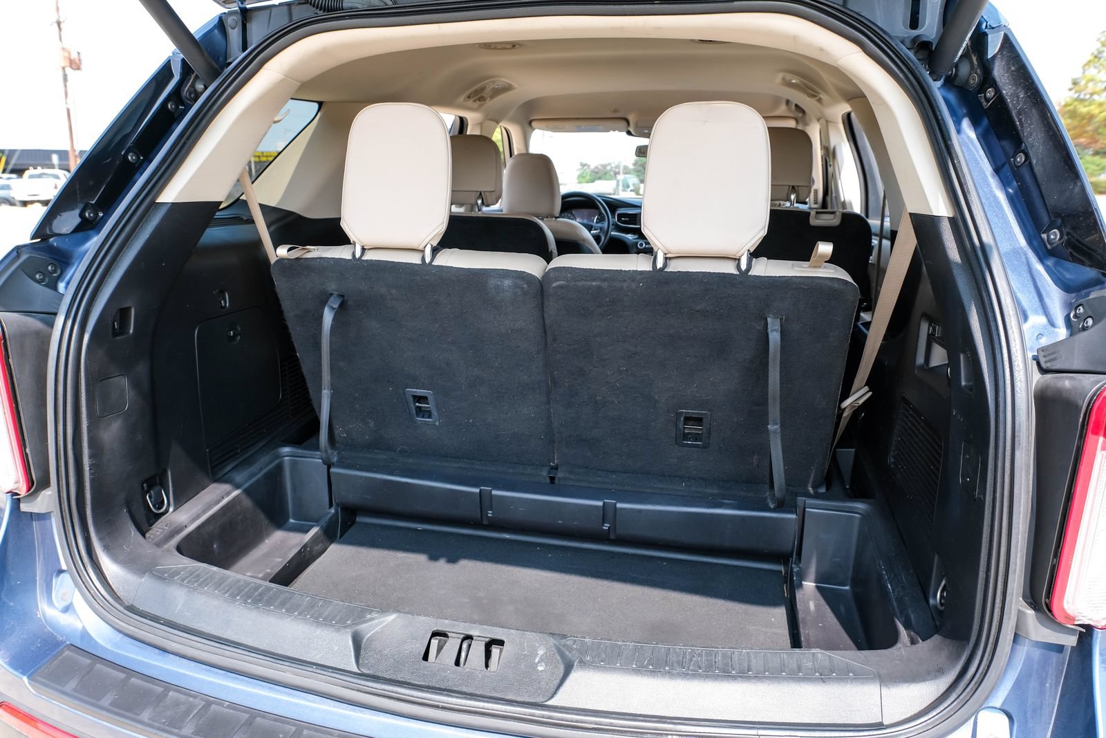 Used 2020 Ford Explorer XLT w/ Equipment Group 202A RWD image 48