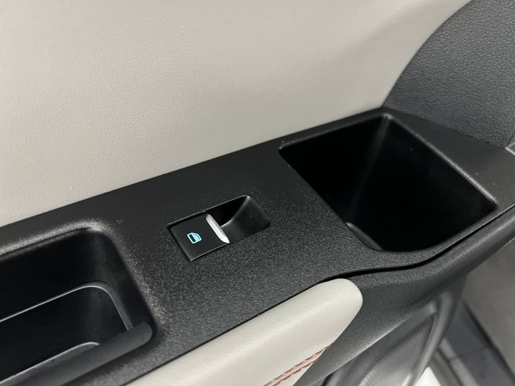 Used 2025 Ford Explorer Active w/ Active Comfort Package image 17