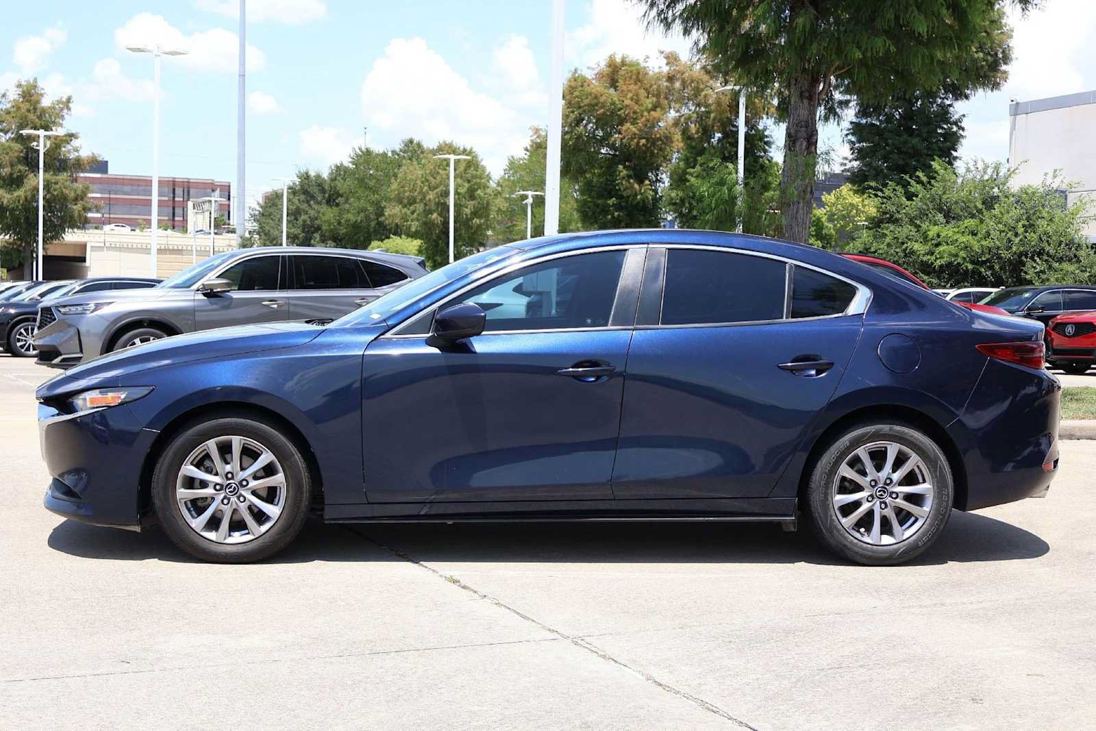 Used 2019 MAZDA MAZDA3 Sedan FWD image 3