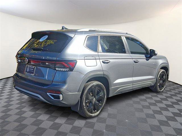 Certified 2025 Volkswagen Taos SE w/ Panoramic Sunroof Package image 6