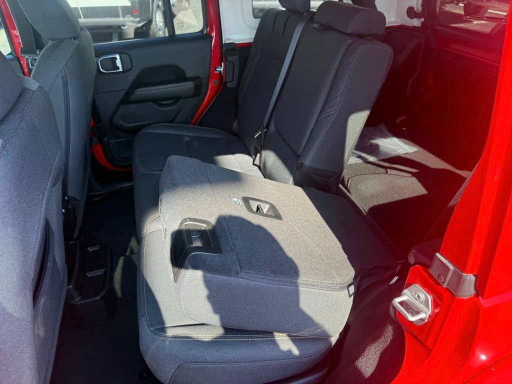 Used 2025 Jeep Wrangler Unlimited Sahara AWD/4WD image 42
