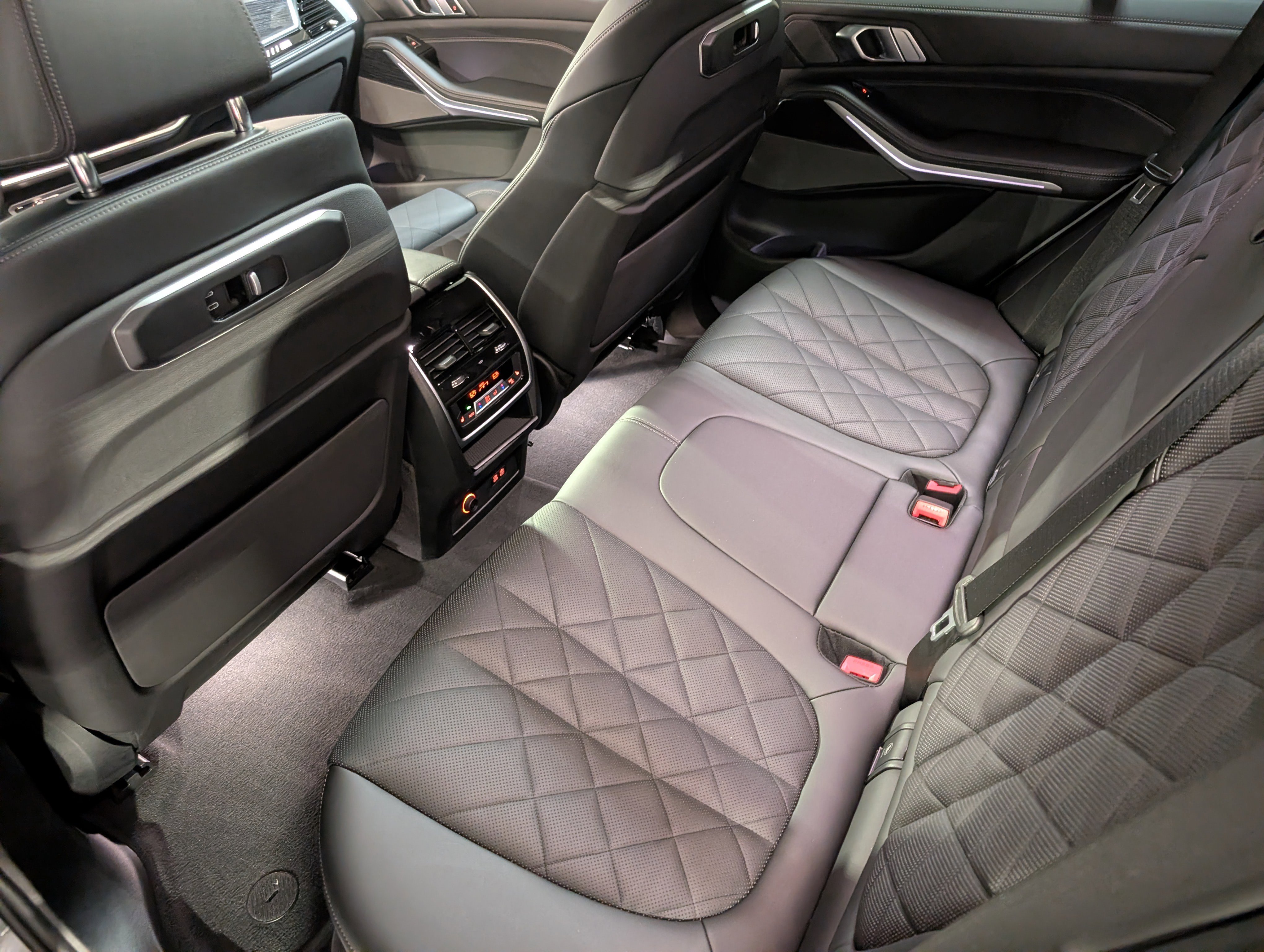 Used 2024 BMW X5 M60i w/ Climate Comfort Package image 20