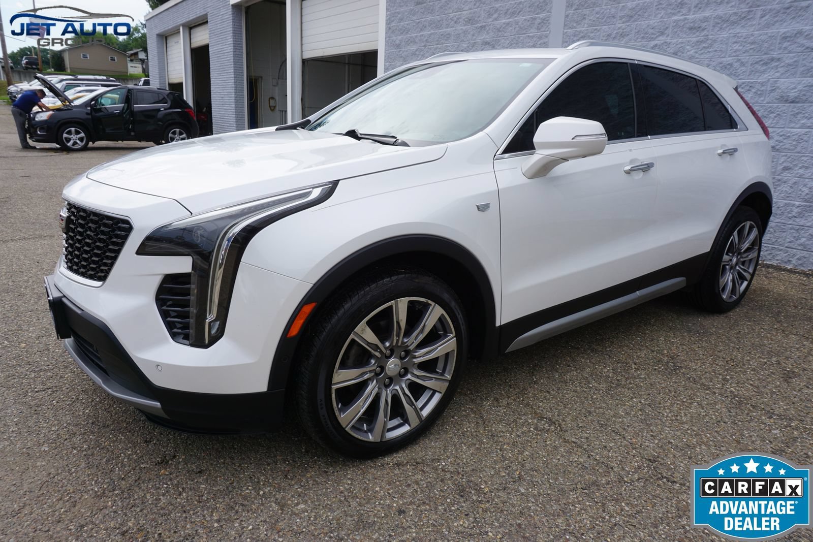 Used 2019 Cadillac XT4 Premium Luxury w/ Technology Package FWD image 3
