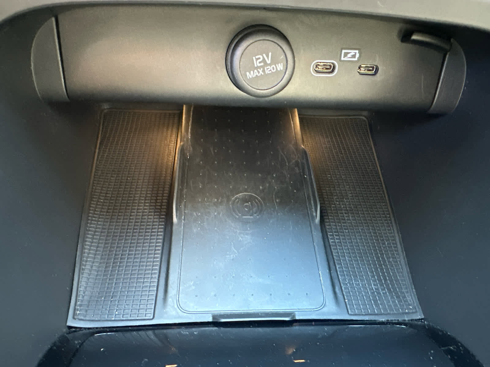 Used 2023 Volvo C40 P8 Recharge Plus image 17