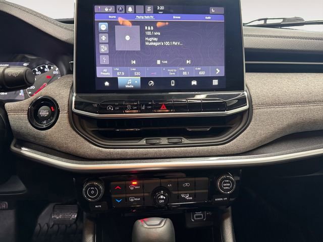 Used 2023 Jeep Compass Latitude image 5