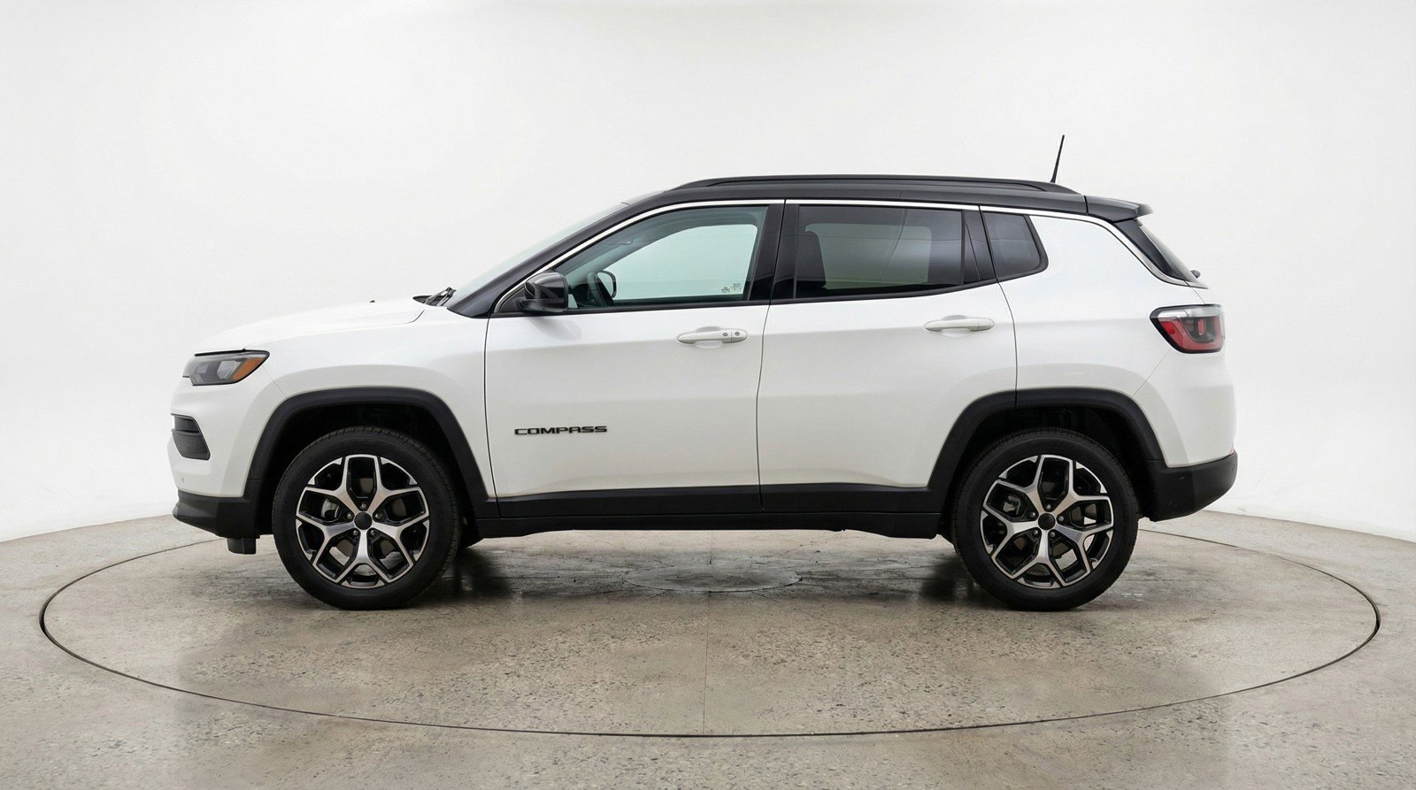Used 2025 Jeep Compass Limited AWD/4WD image 3