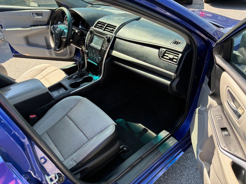 Used 2015 Toyota Camry SE image 16
