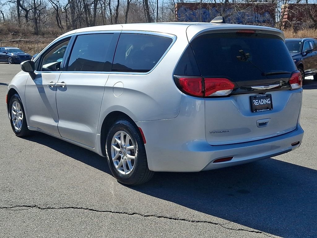 Used 2023 Chrysler Voyager LX image 7