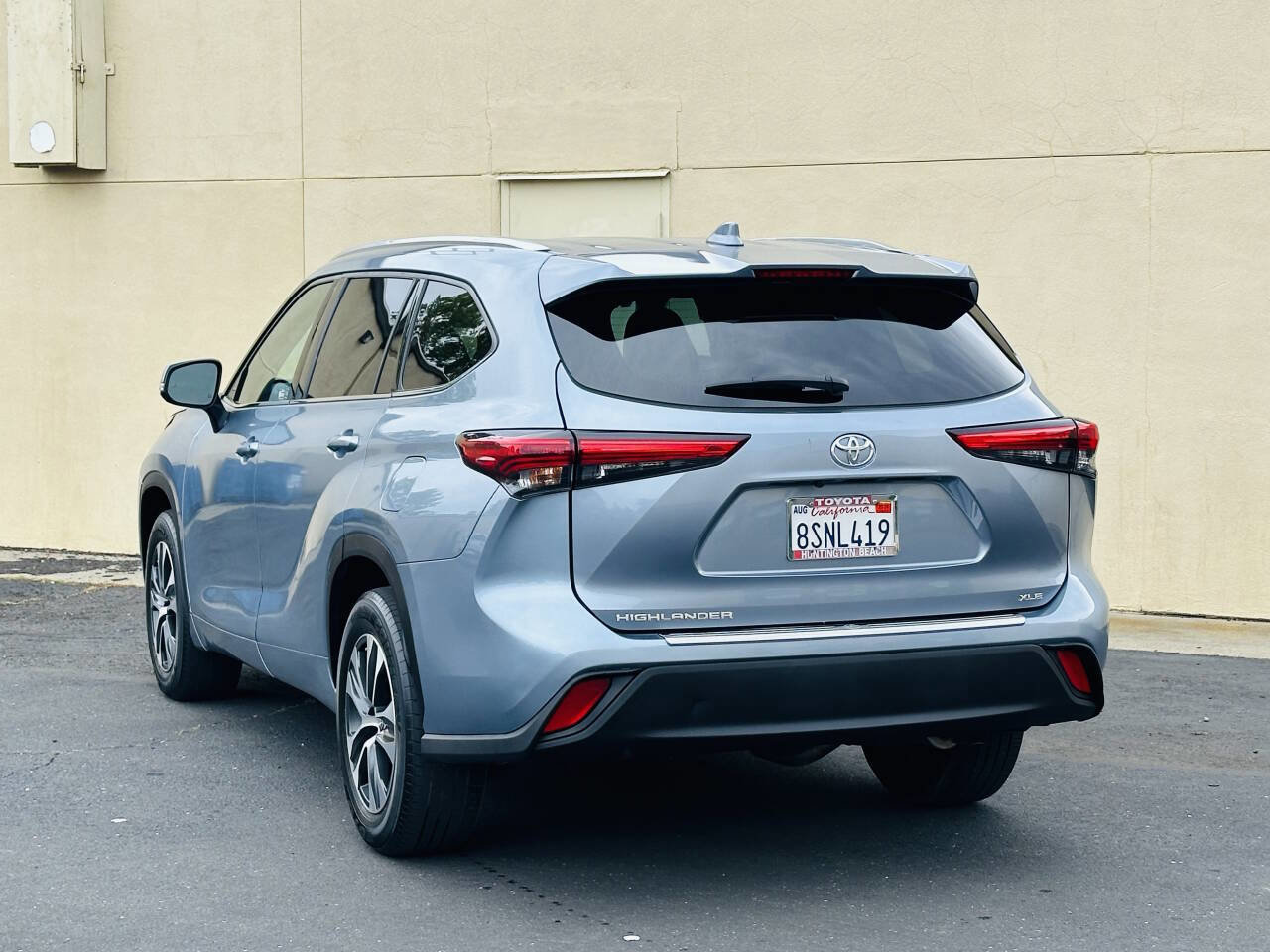 Used 2020 Toyota Highlander XLE FWD image 7