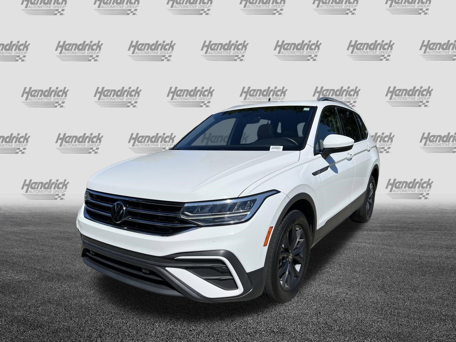 Used 2022 Volkswagen Tiguan SE w/ Panoramic Sunroof Package AWD/4WD image 5