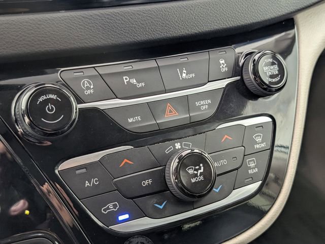 Used 2022 Chrysler Pacifica Touring-L image 34