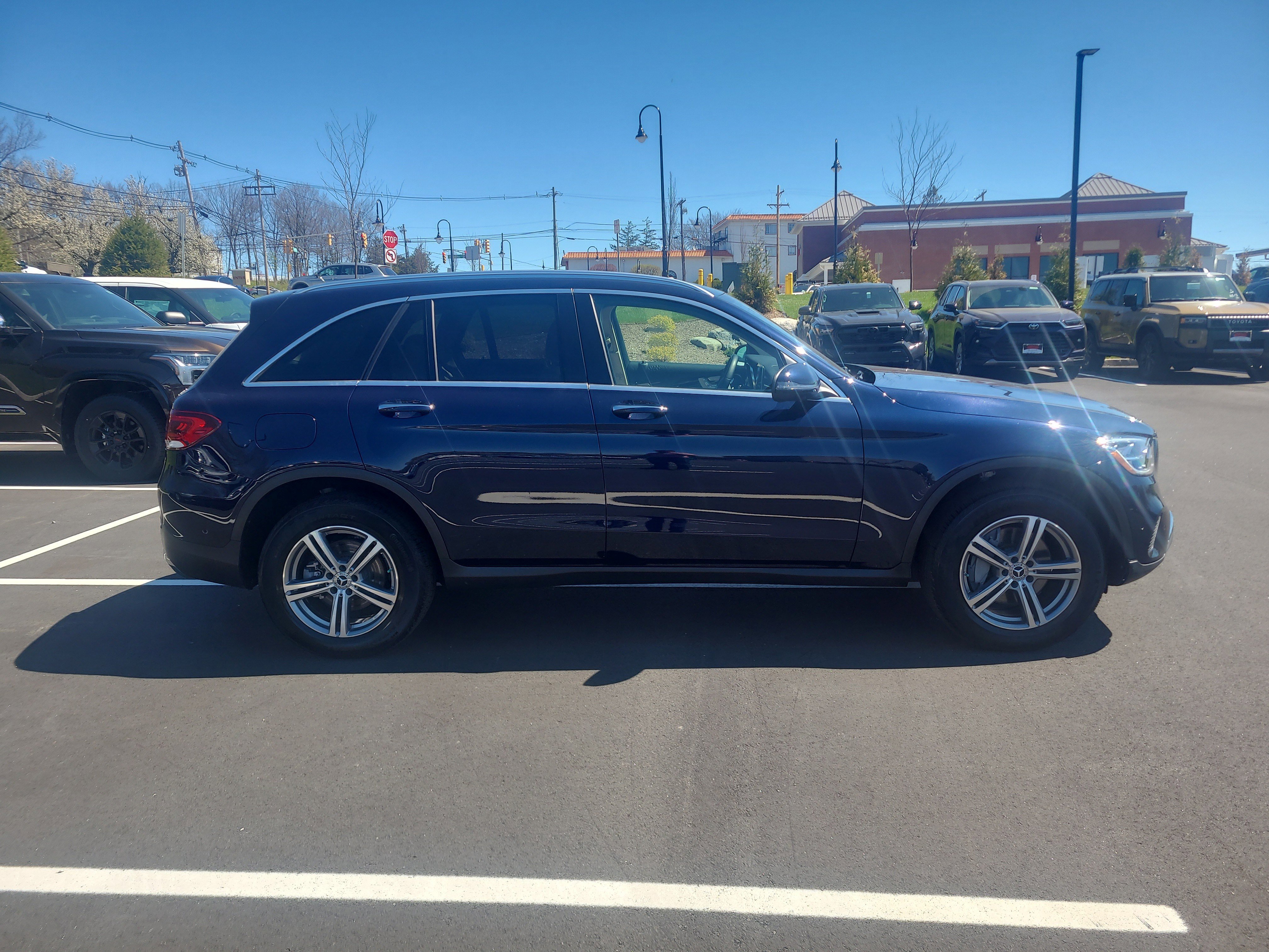 Used 2022 Mercedes-Benz GLC 300 4MATIC image 5