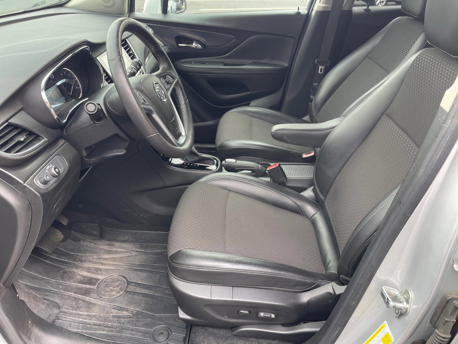 Used 2021 Buick Encore Preferred w/ Safety Package II AWD/4WD image 10