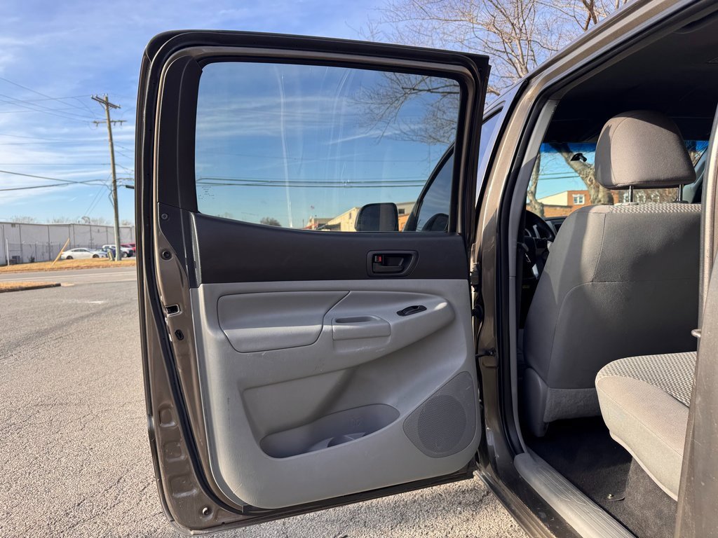 Used 2014 Toyota Tacoma PreRunner w/ SR5 Package image 13