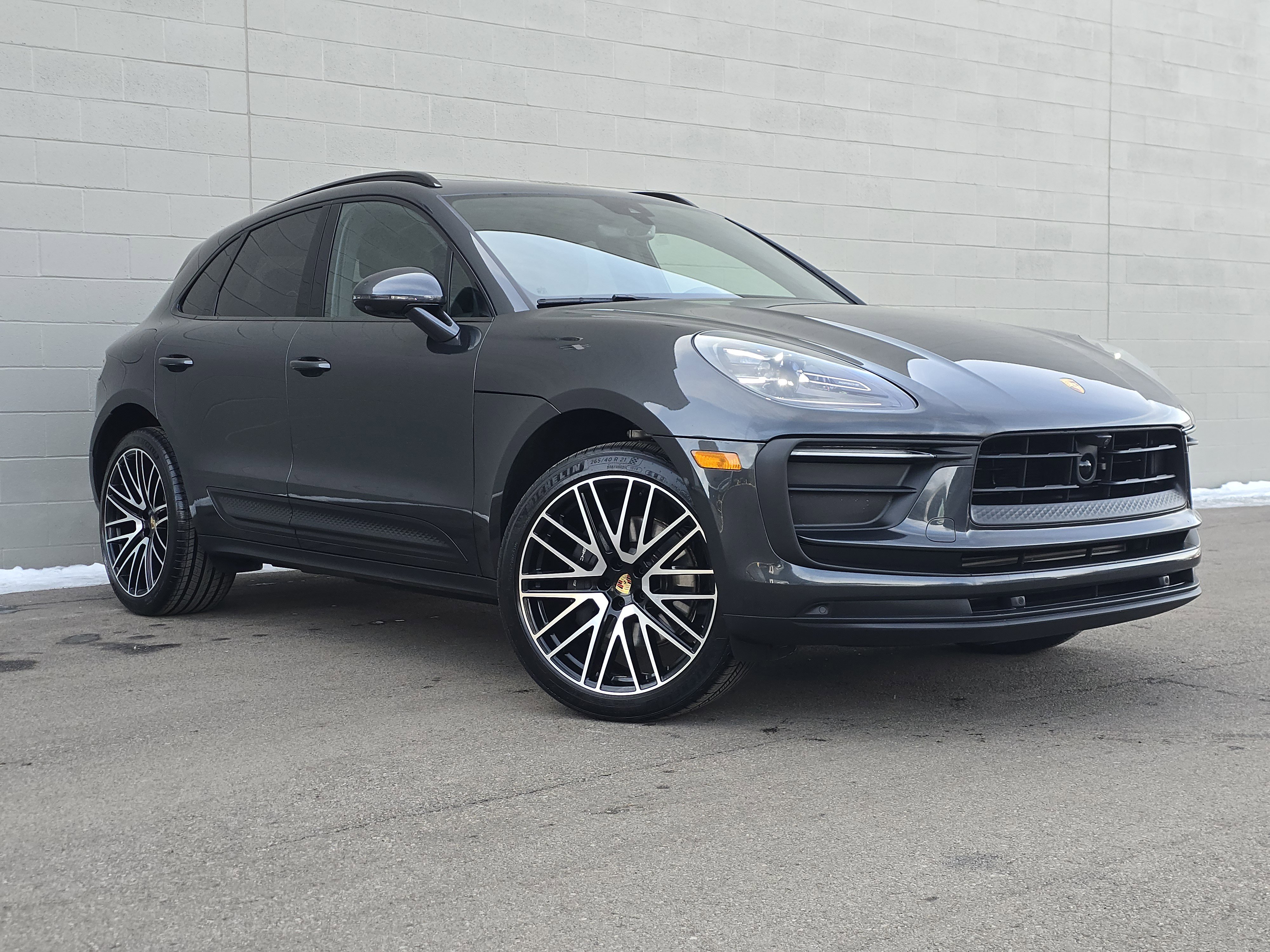 Certified 2025 Porsche Macan image 7