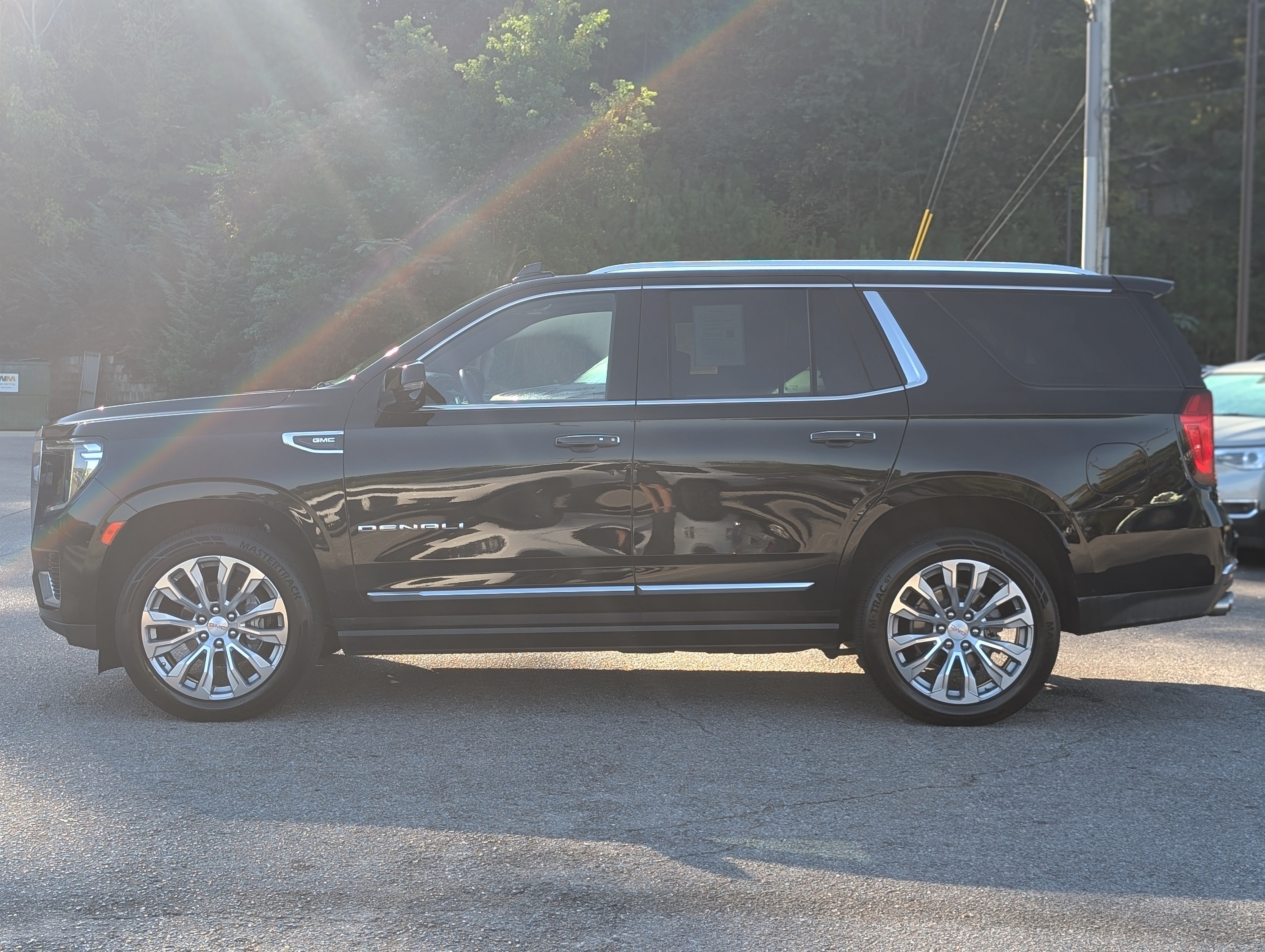 Used 2023 GMC Yukon Denali AWD/4WD image 6