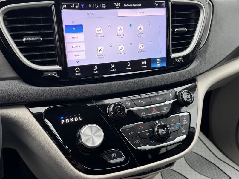 Used 2024 Chrysler Pacifica Touring-L image 24