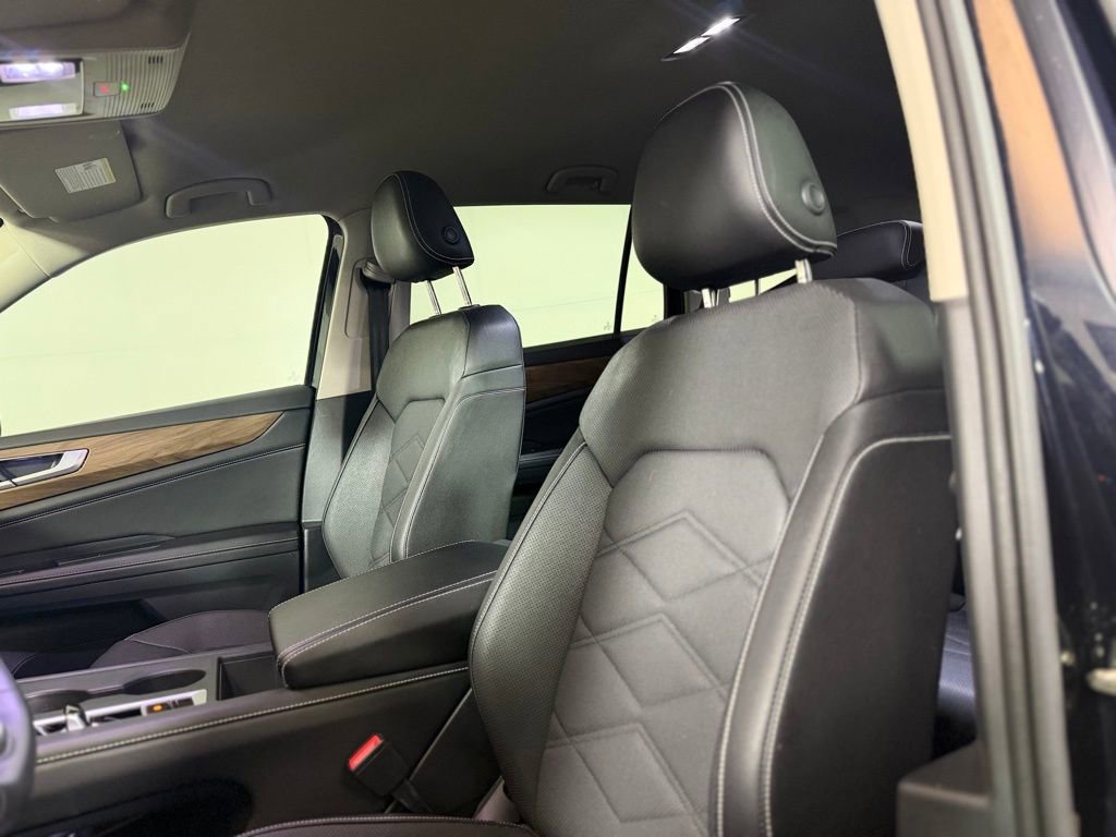 Used 2025 Volkswagen Atlas SE image 18