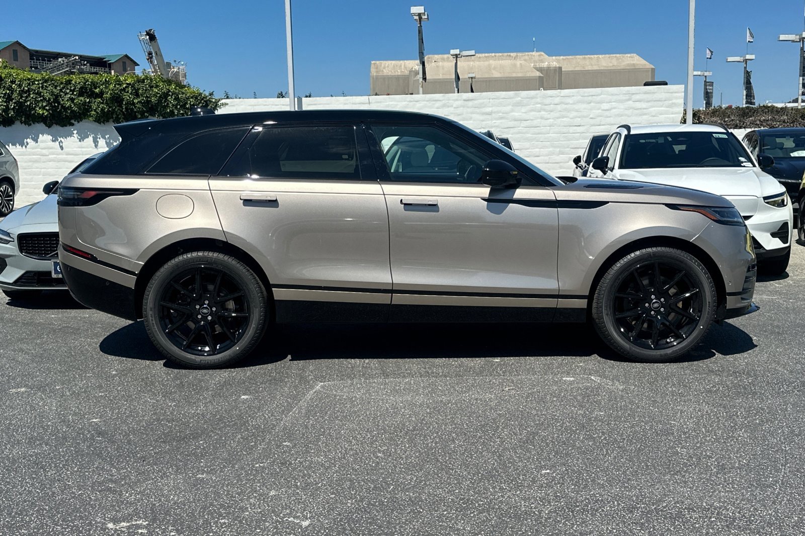 New 2026 Land Rover Range Rover Velar Dynamic SE image 6