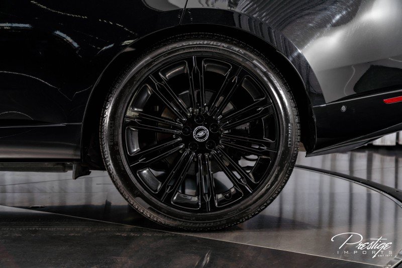 Used 2025 Land Rover Range Rover SE image 12