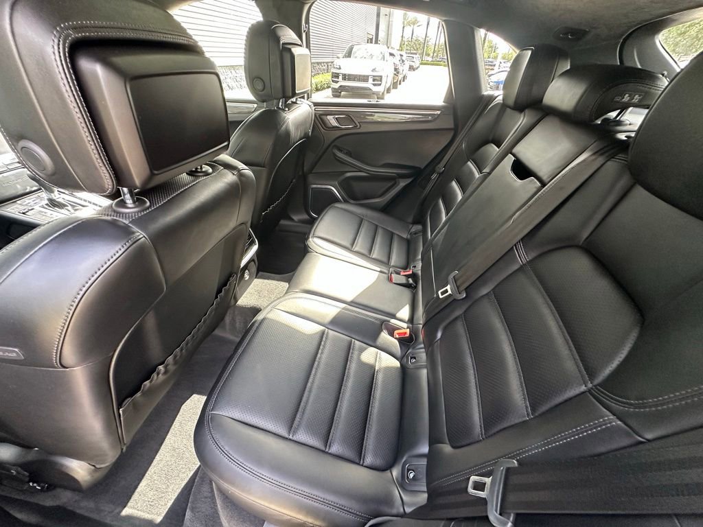Certified 2018 Porsche Macan Turbo AWD/4WD image 39