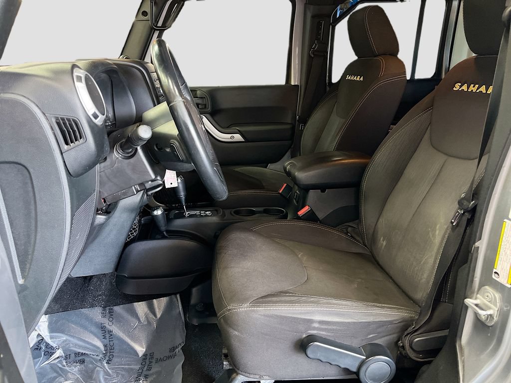 Used 2014 Jeep Wrangler Unlimited Sahara w/ Connectivity Group AWD/4WD image 17