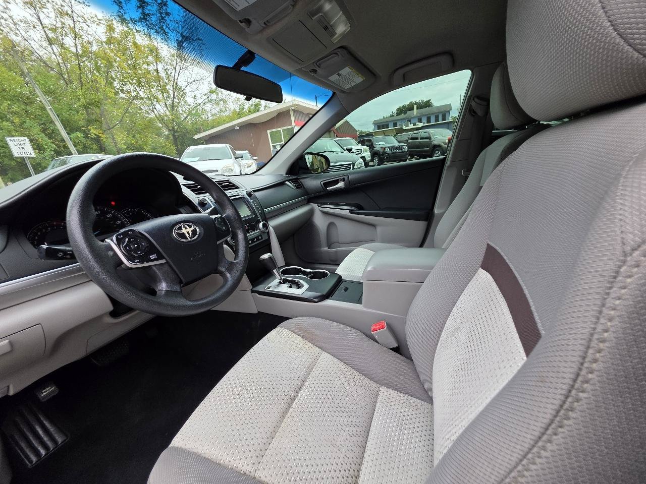 Used 2012 Toyota Camry LE FWD image 11