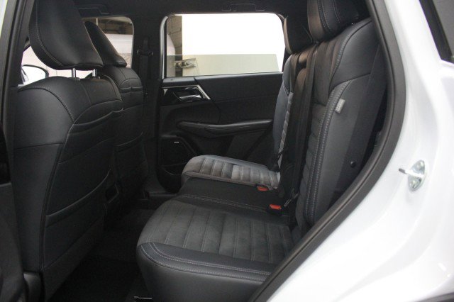 New 2026 Mitsubishi Outlander LE FWD image 20