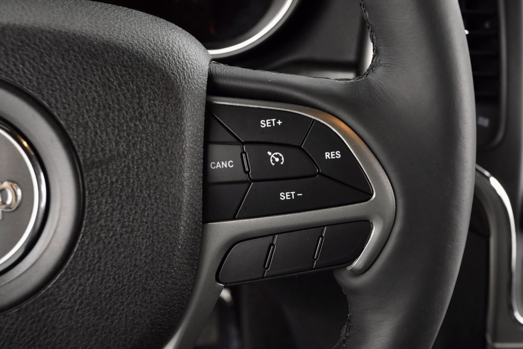 Used 2018 Jeep Grand Cherokee Laredo image 25