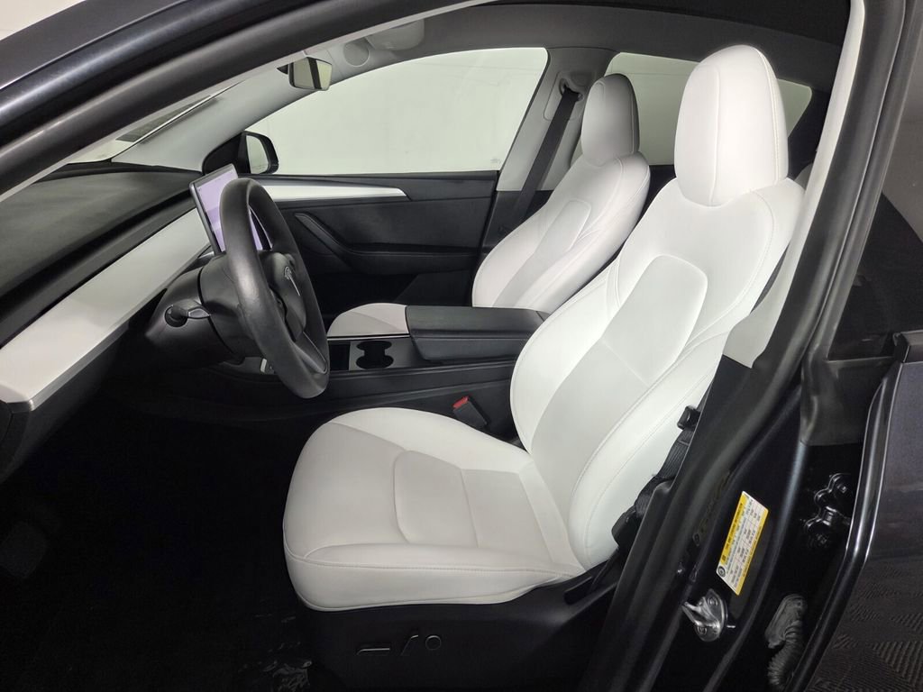 Used 2024 Tesla Model Y Long Range AWD/4WD image 11
