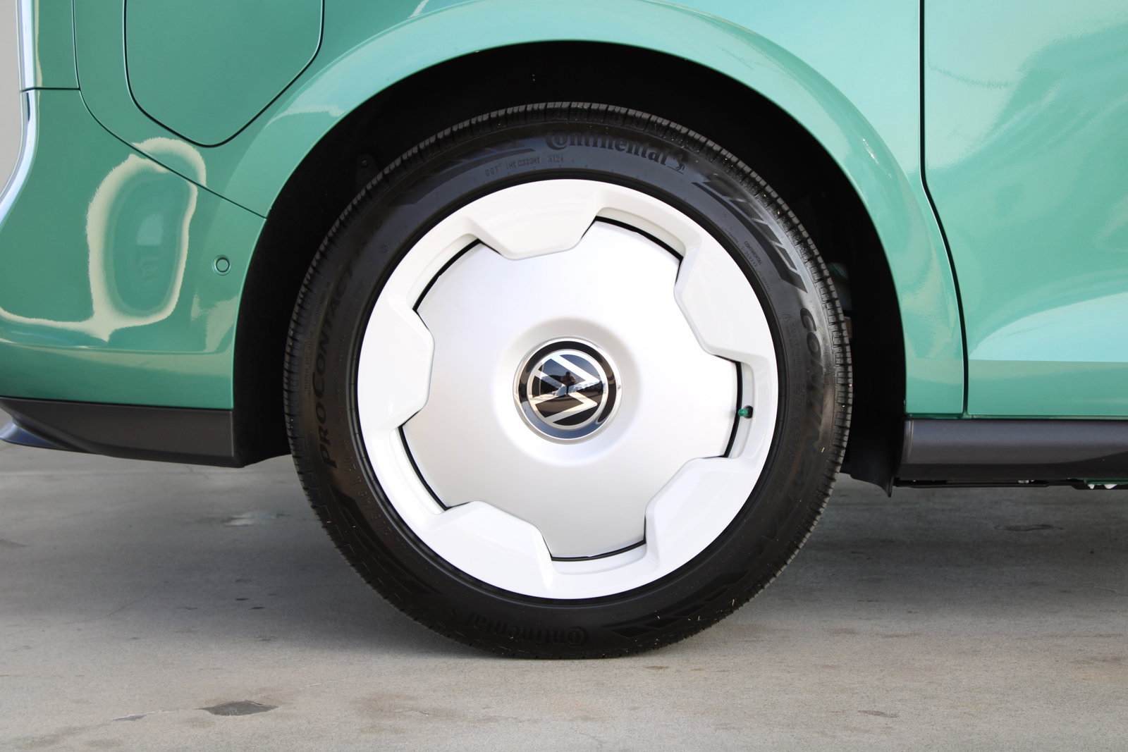 New 2025 Volkswagen ID. Buzz 1st Edition image 18