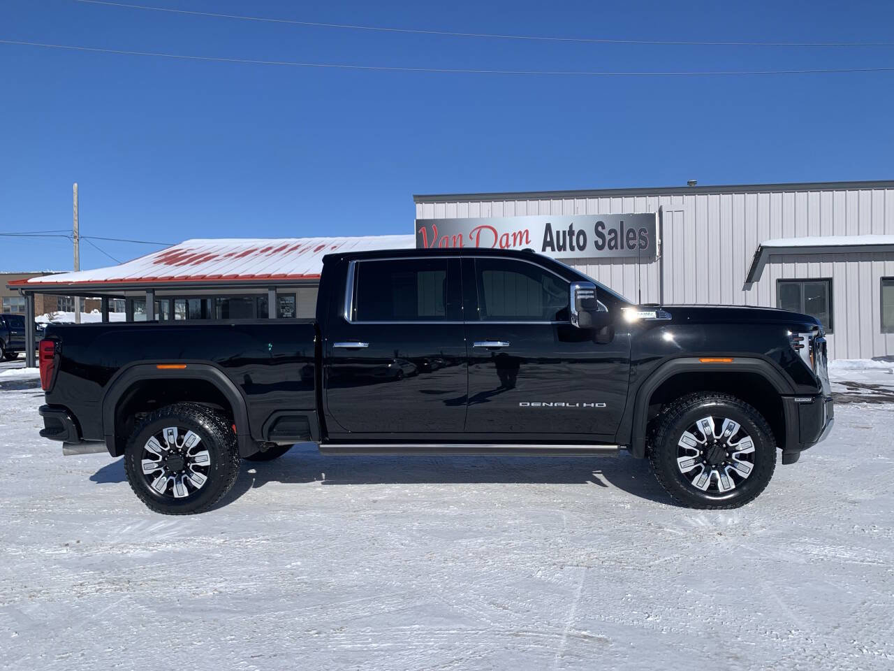 Used 2025 GMC Sierra 2500 Denali w/ Denali Reserve Package image 1