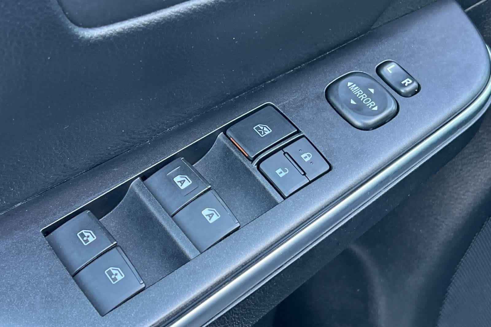 Used 2017 Toyota Camry SE image 13