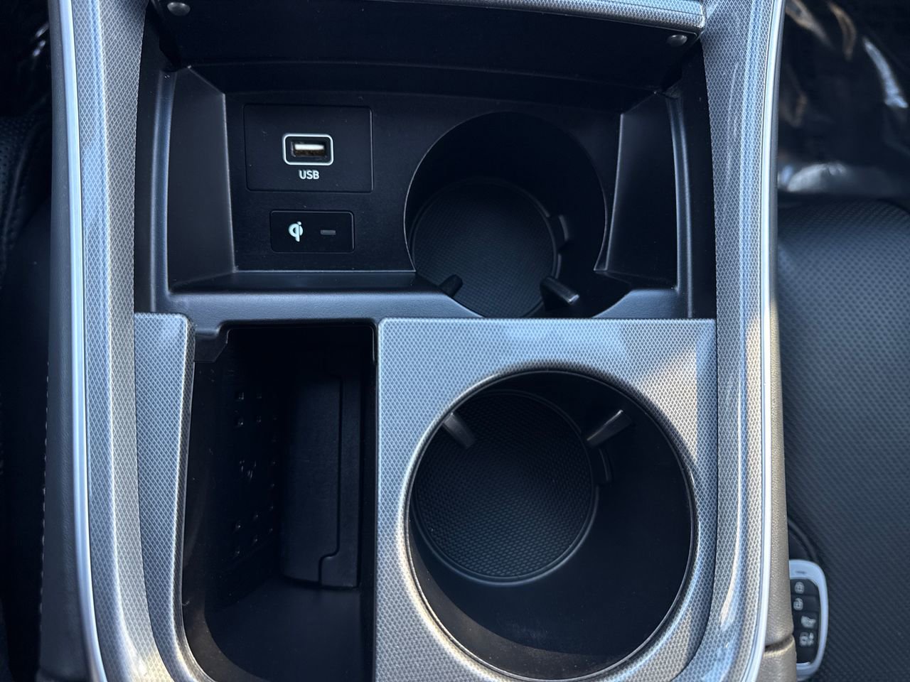 Used 2022 Hyundai Santa Fe Calligraphy image 24